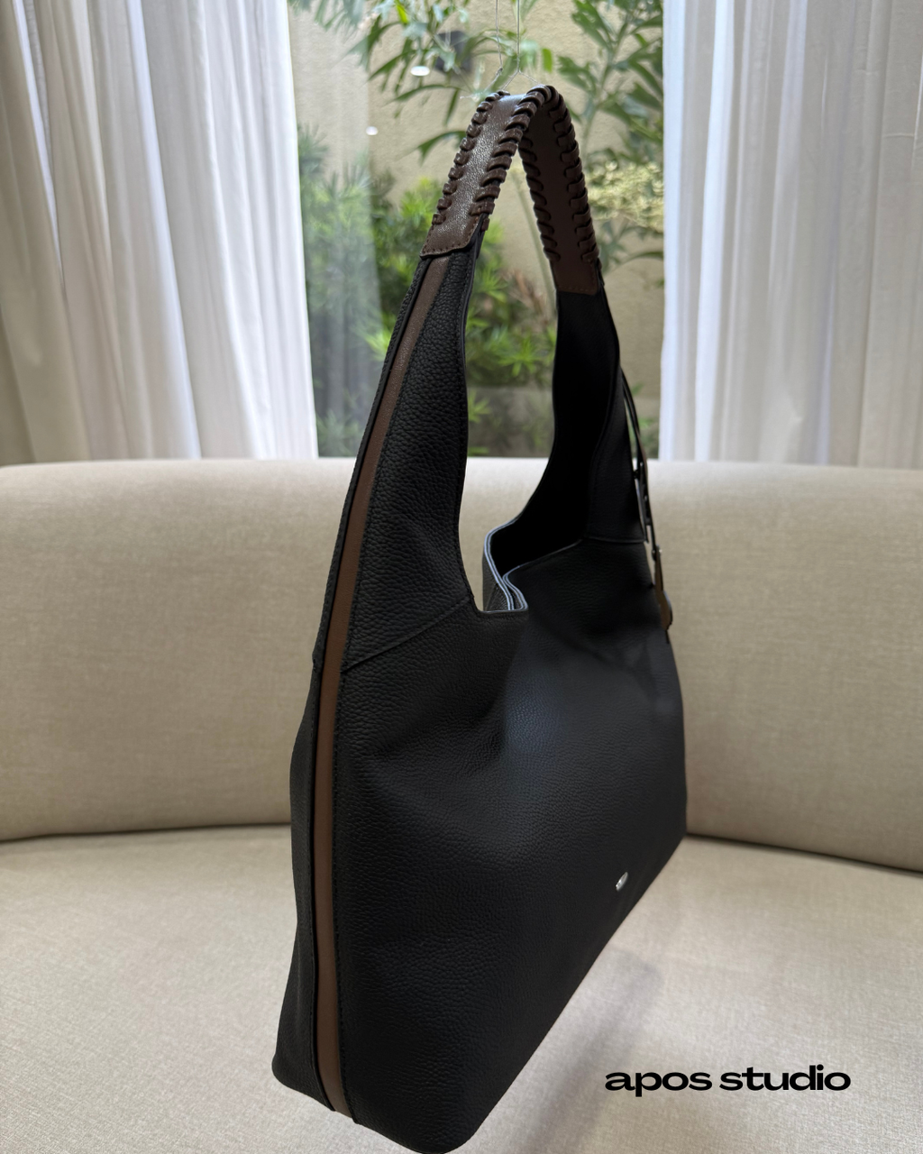 Larissa (Black)