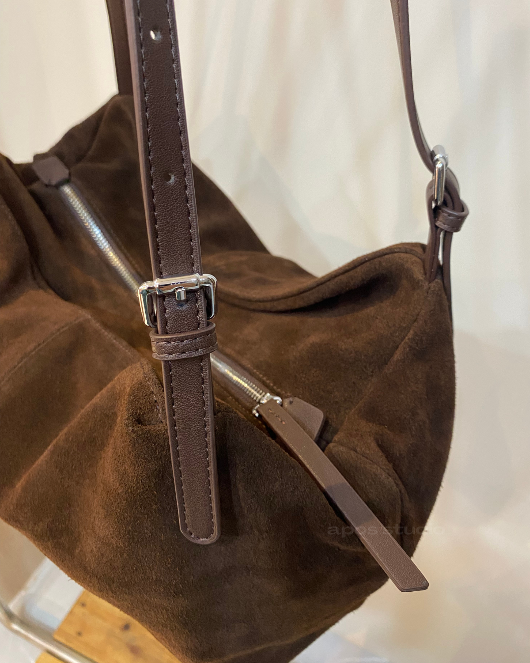 Aria (Walnut Brown)
