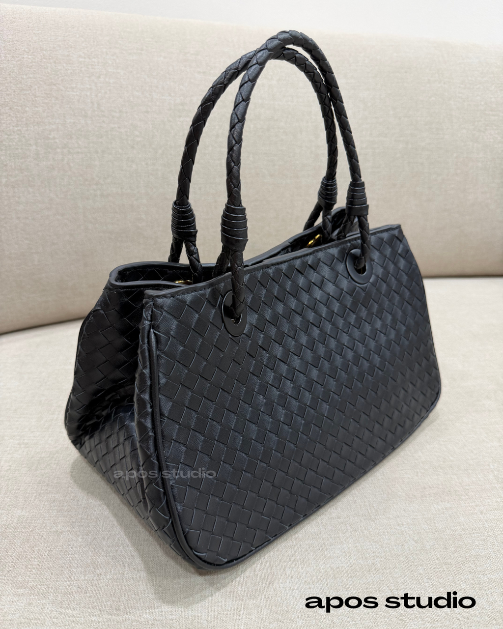 Liora (Black)