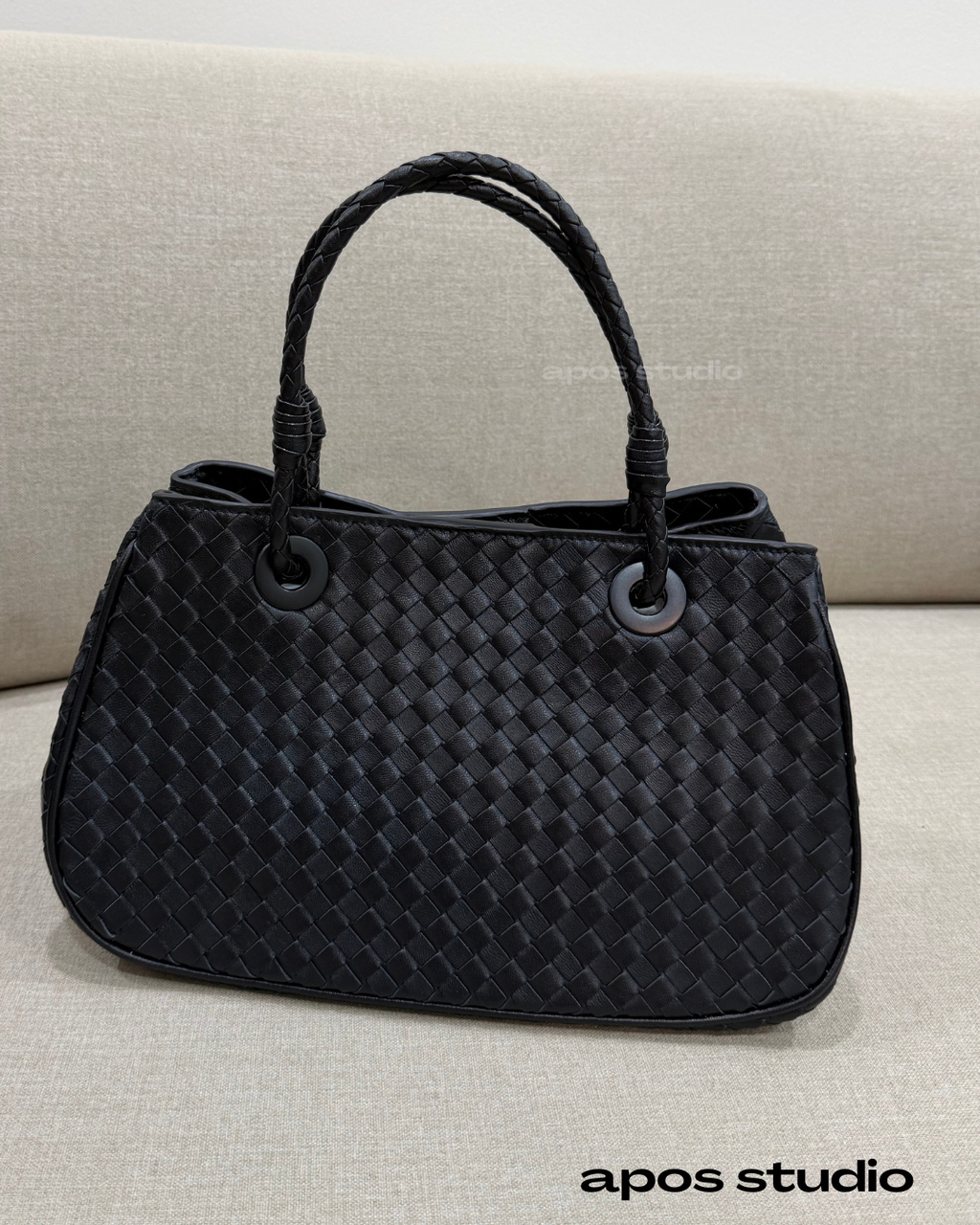 Liora (Black)