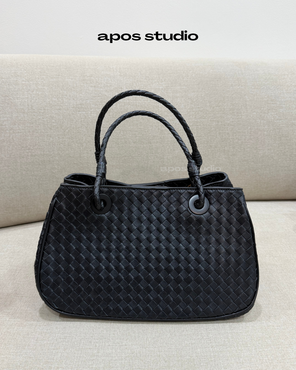 Liora (Black)