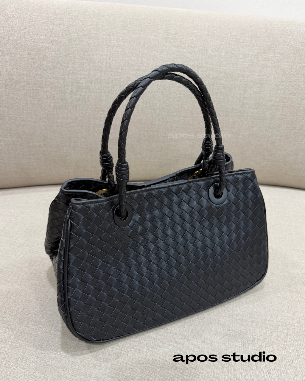 Liora (Black)