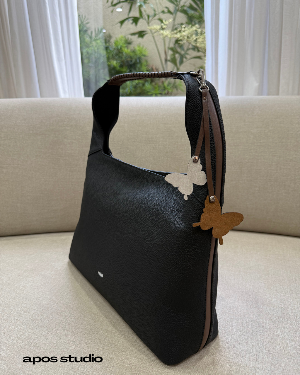 Larissa (Black)