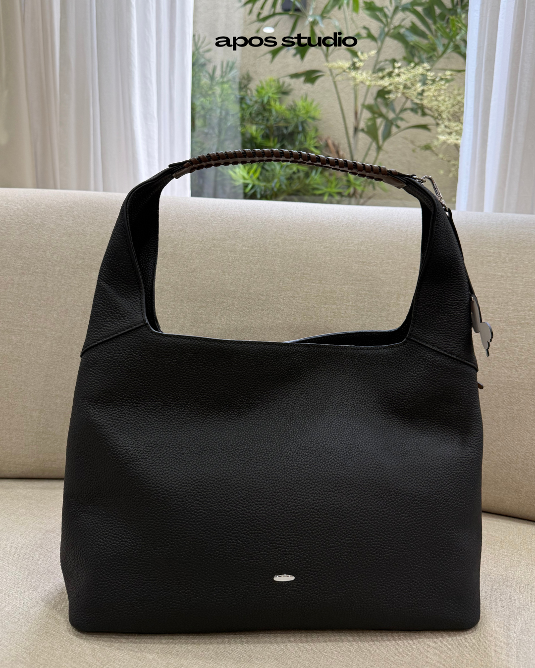 Larissa (Black)