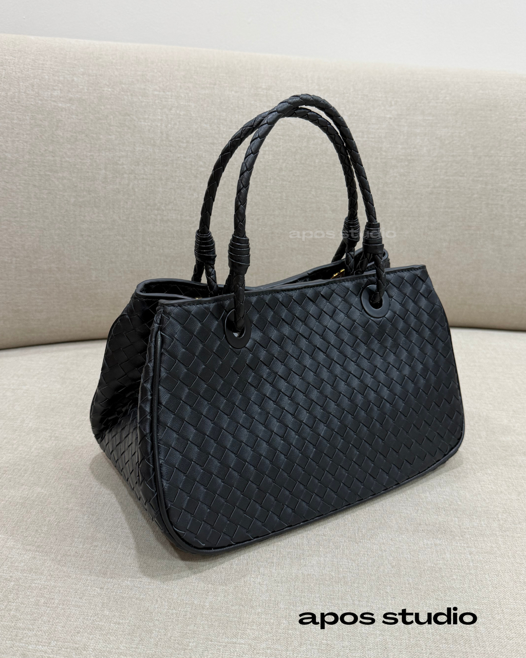Liora (Black)