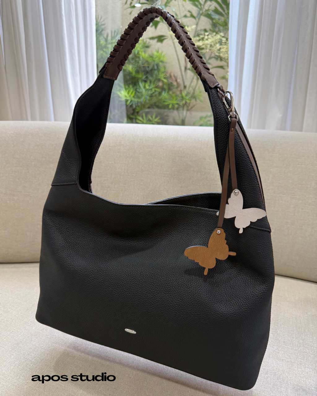 Larissa (Black)