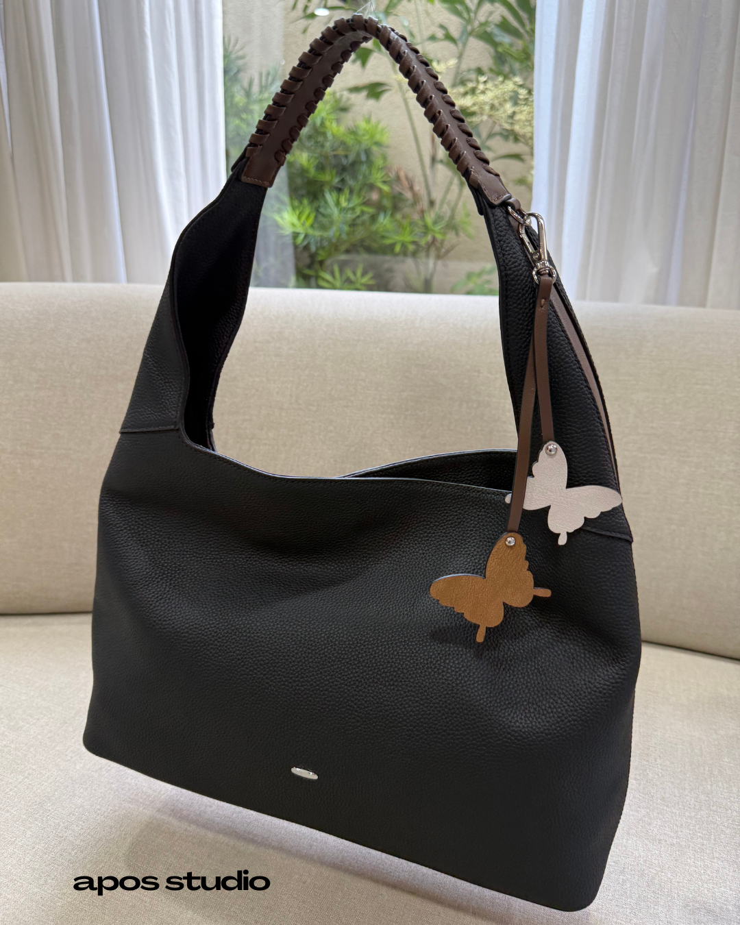 Larissa (Black)