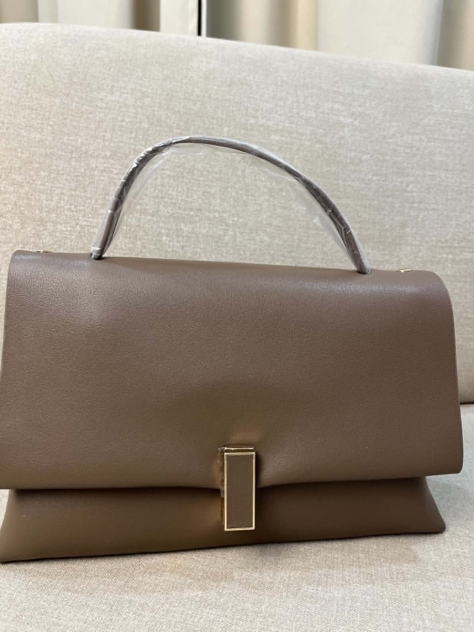 Dahlia Dark Taupe I Seconds Sale CODE L1