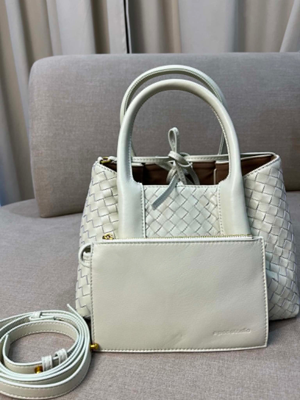 Eveline White I Seconds Sale CODE E4